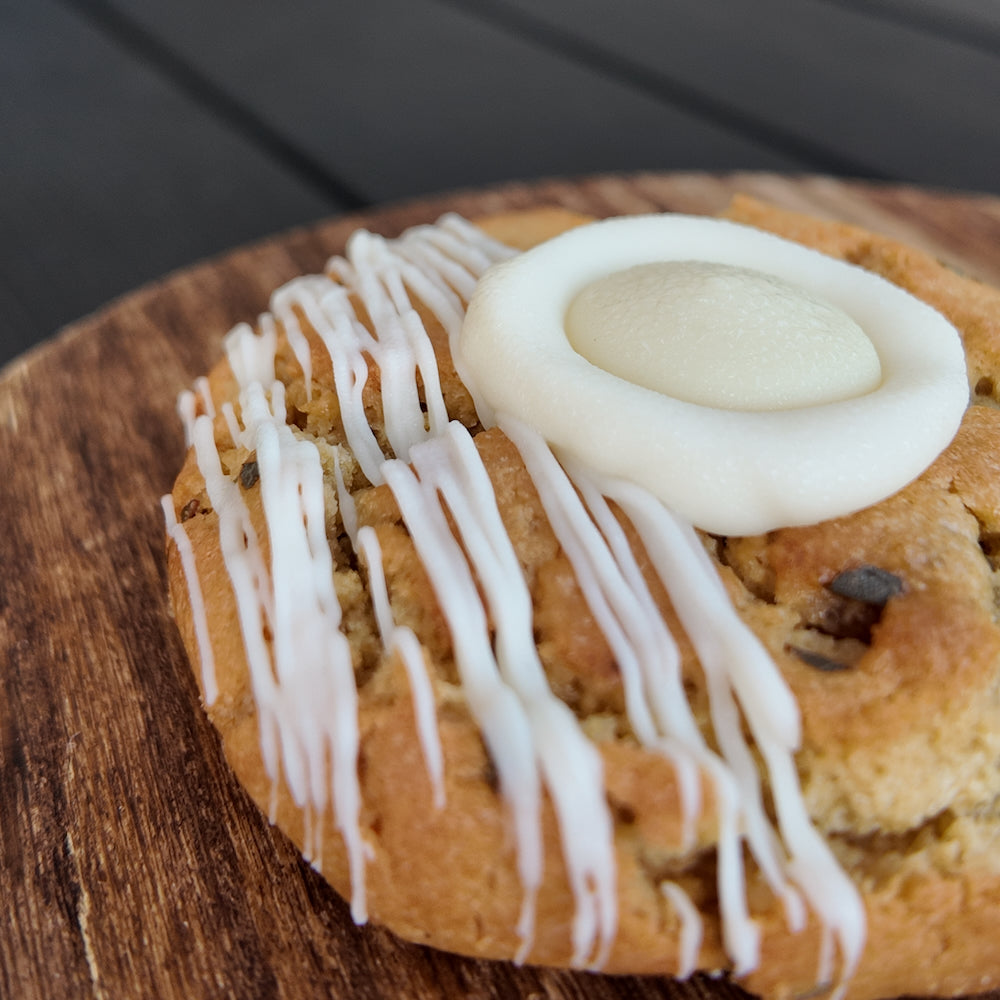 Chunky cookie – Lemon Myrtle Macadamia